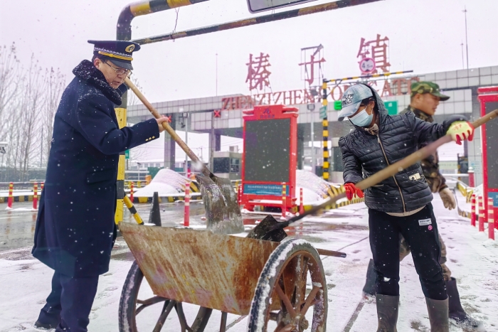 榛子镇站除雪1