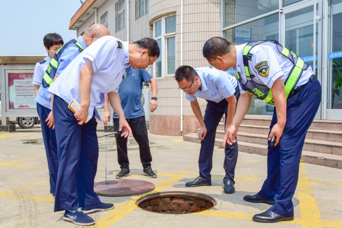 7月9日冯冲副总经理到榛子镇站督导检查并慰问一线职工 (2)