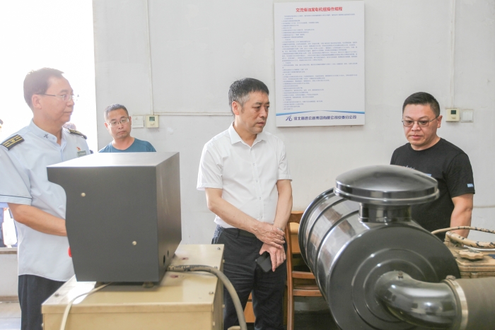 9月13日分公司副总经理刘新建到榛子镇收费站调研督导并慰问一线职工 (3)