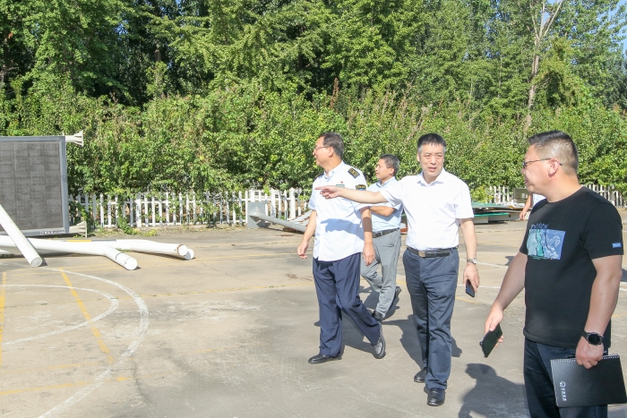 9月13日分公司副总经理刘新建到榛子镇收费站调研督导并慰问一线职工 (2)