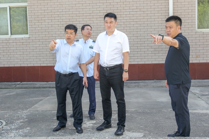 9月14日分公司总经理田者野到榛子镇收费站调研督导 (4)