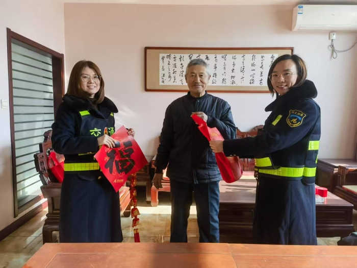 孟姜收费站组织开展“新春送祝福，温暖回家路”活动4