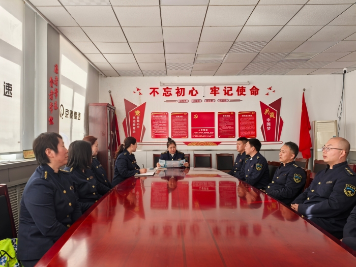 筑牢安全防线，守护交通枢纽——鸦鸿桥收费站开展全民国家安全教育日活动 (2)