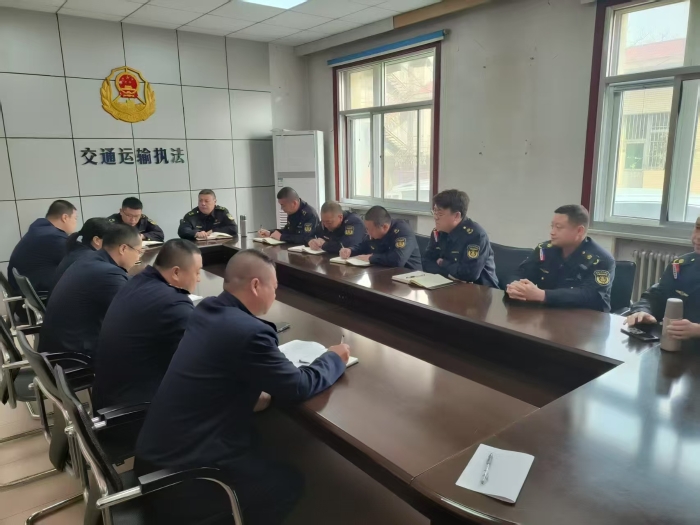 4.16迁安收费站与路政联合召开治超会议