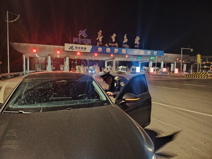 4.16秦北站收费二班帮司乘寻找通行卡