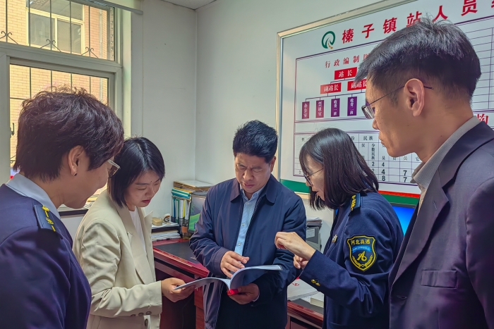4月29日京秦分公司纪委领导到榛子镇收费站督导检查 “五一”节前重点工作 (1)