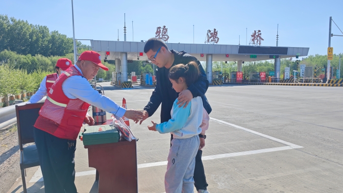 鸦鸿桥收费站：多举措筑牢五一保畅防线 护航群众美好出行 (1)