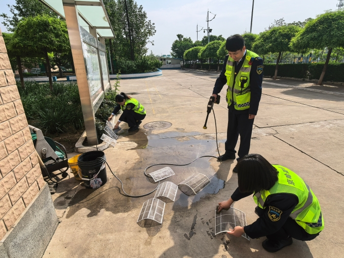 5.12抚宁收费站：清洗空调滤网，助力降本增效