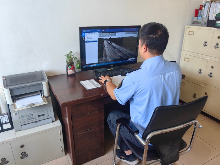 2025.6.23全面巡查筑防线，严格监督保安全——迁安保通保畅应急大队筑牢道路施工安全屏障 (2)