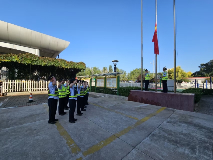 10.1秦北站升国旗