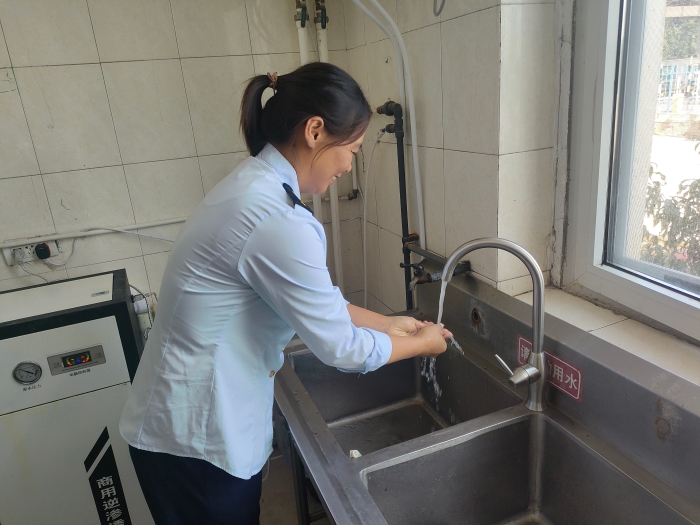 京秦分公司孟姜收费站：热水器“上岗”，温暖服务再升级2