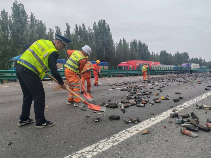 2025.10.16京哈高速货车突发火情