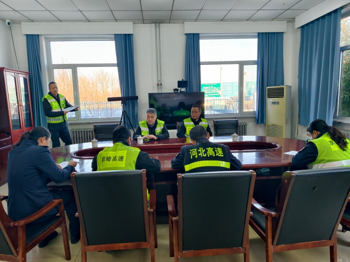 京秦分公司总经理田者野赴孟姜收费站开展安全生产督导检查1