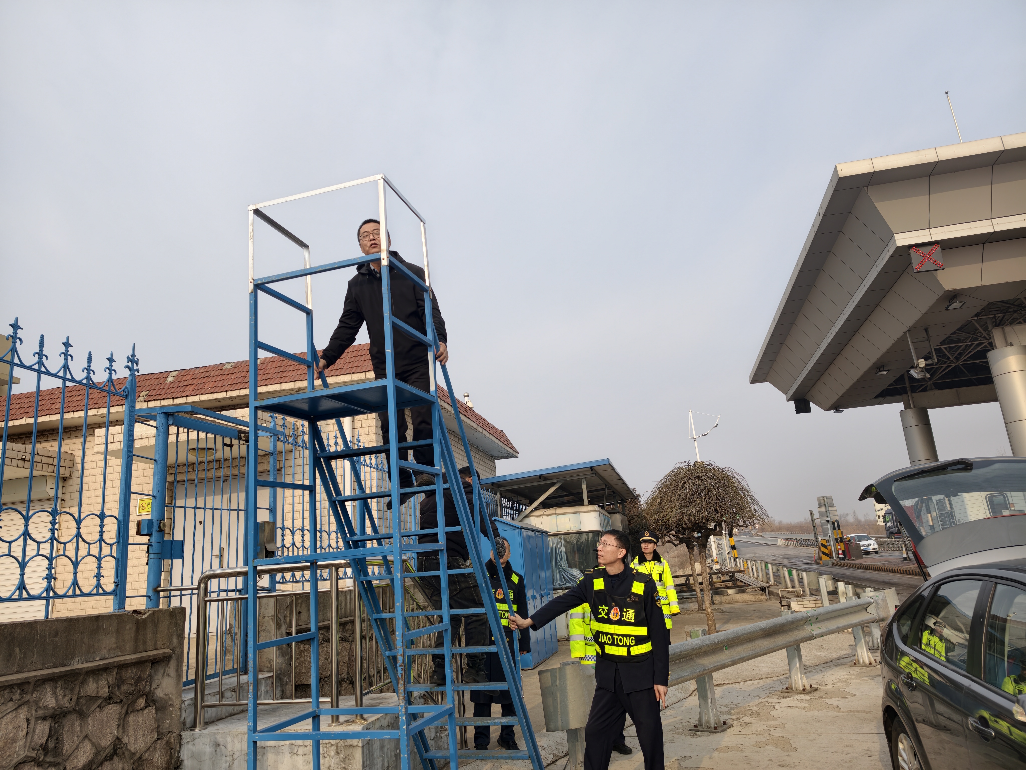 京秦分公司安全环保部赴孟姜收费站开展第四季度安全生产考核