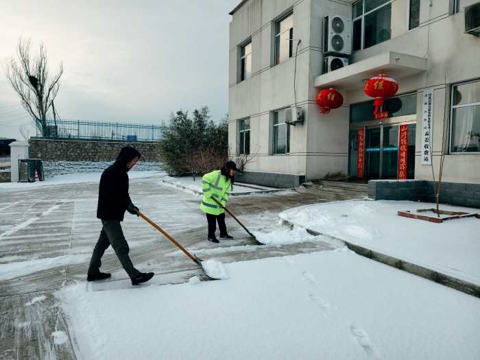 京秦分公司孟姜收费站：风雪中的坚守与温情2