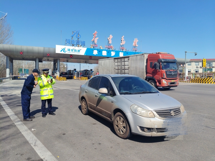 3.17秦北站收费四班帮助司乘开具电子发票 3.17秦北站收费四班帮助司乘开具电子发票