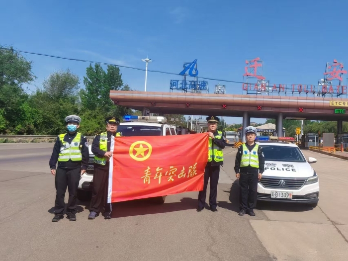 2026.5.1五一我在岗 守护出行路 路警联动全力保障假期通行畅通1