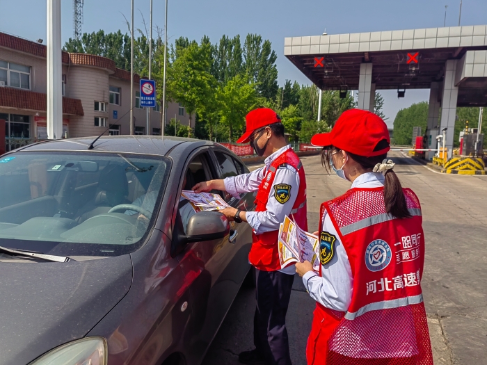 志愿服务 向司机宣传民法典知识