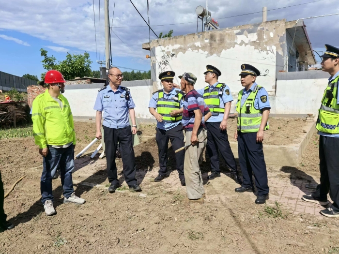 2026.5.29京秦分公司迁安保通保畅应急大队联合属地执法部门开展设施排查与进村普法工作
