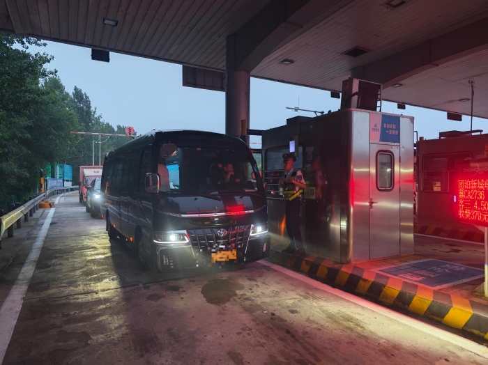 7.6秦北站收费三班识别假绿通车