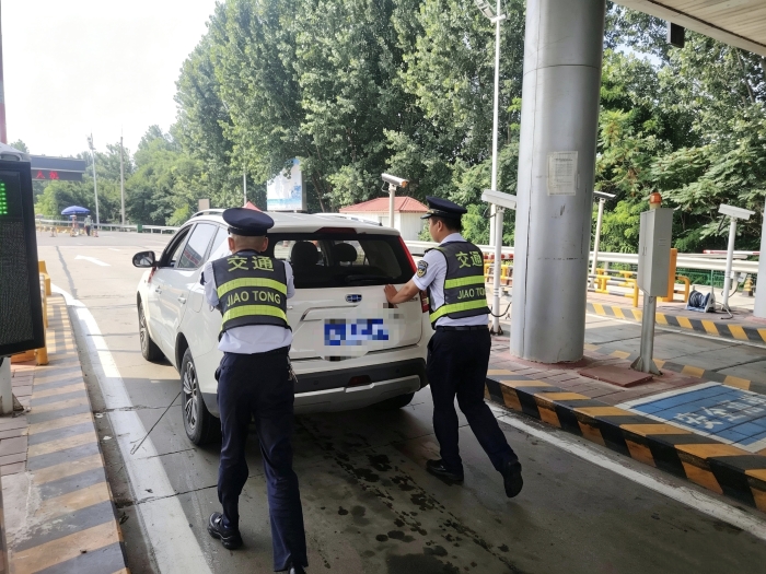 7.30秦北站收费三班帮忙推车