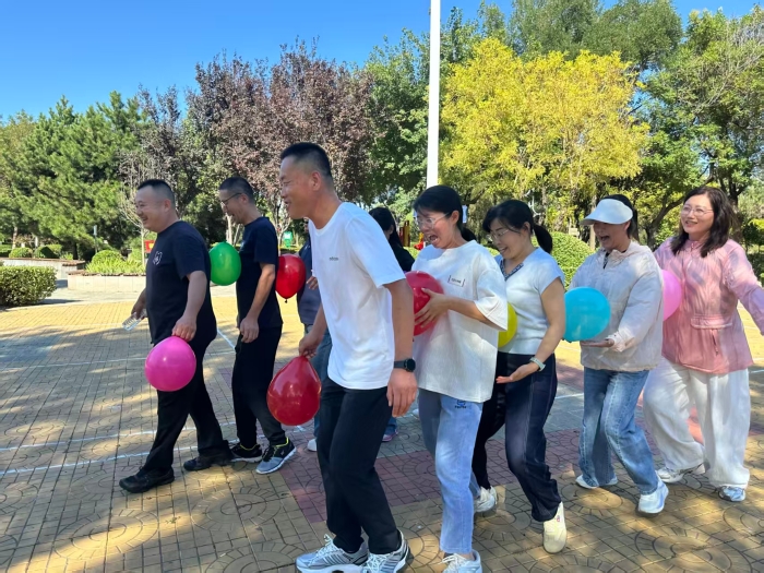 传承长征精神 凝聚奋进力量——京秦分公司鸦鸿桥收费站开展纪念红军长征胜利90周年“梦想同行”主题活动 (2)
